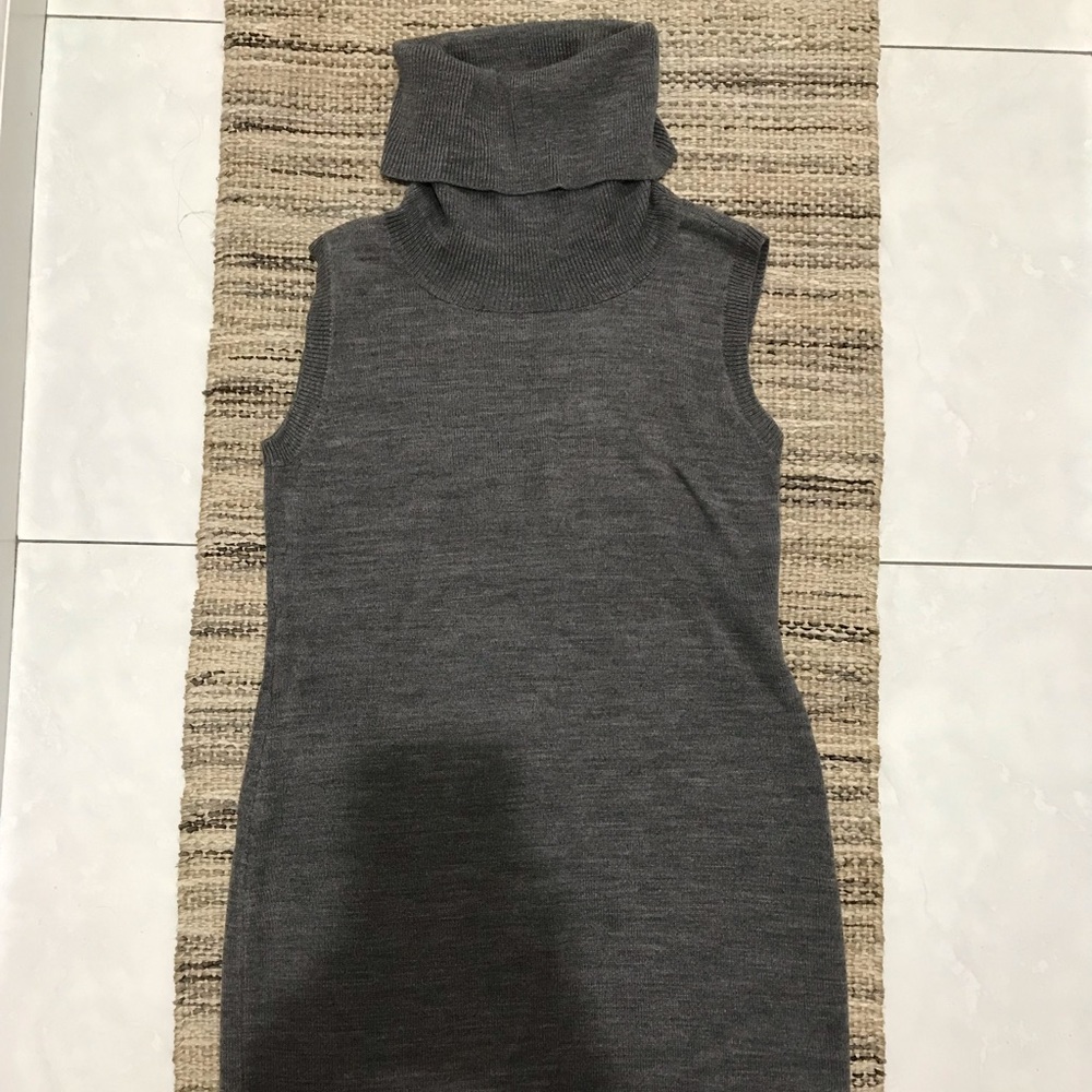 Cupcakes and Cashmere sleeveless sweater dress